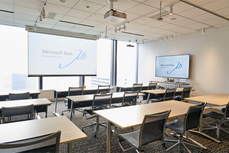 Microsfot Base Hamamatsucho のハイブリッド会議エリアの写真です